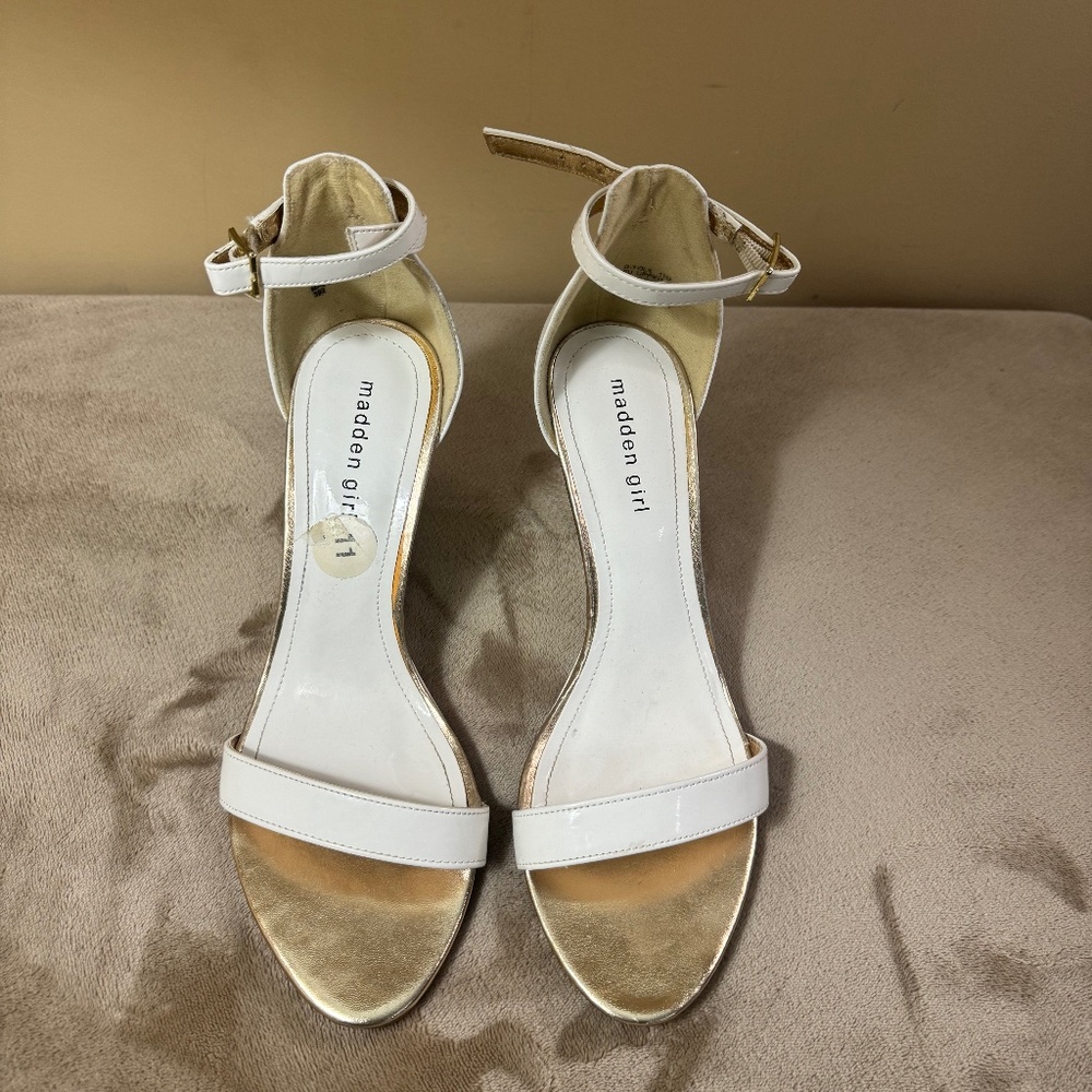 Madden  Girl - White & Gold Wedge